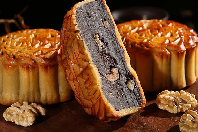 Hương vị Bánh Trung Thu 2025 độc lạ gây sốt năm nay