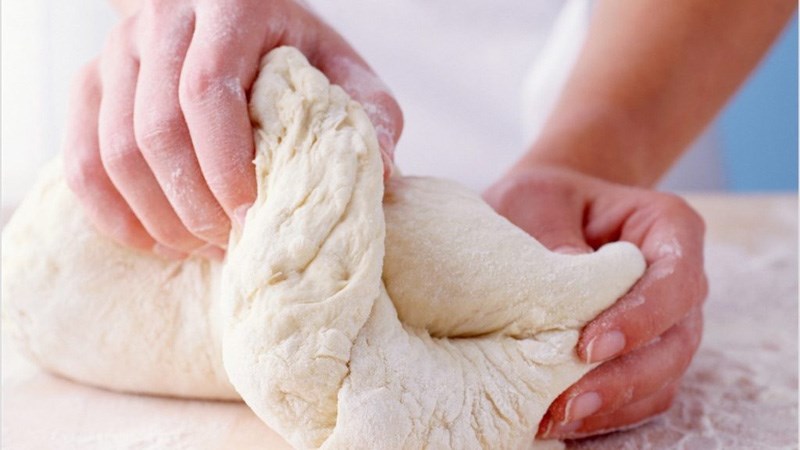 Ủ bột bánh trung thu đúng cách cho vỏ mềm mịn