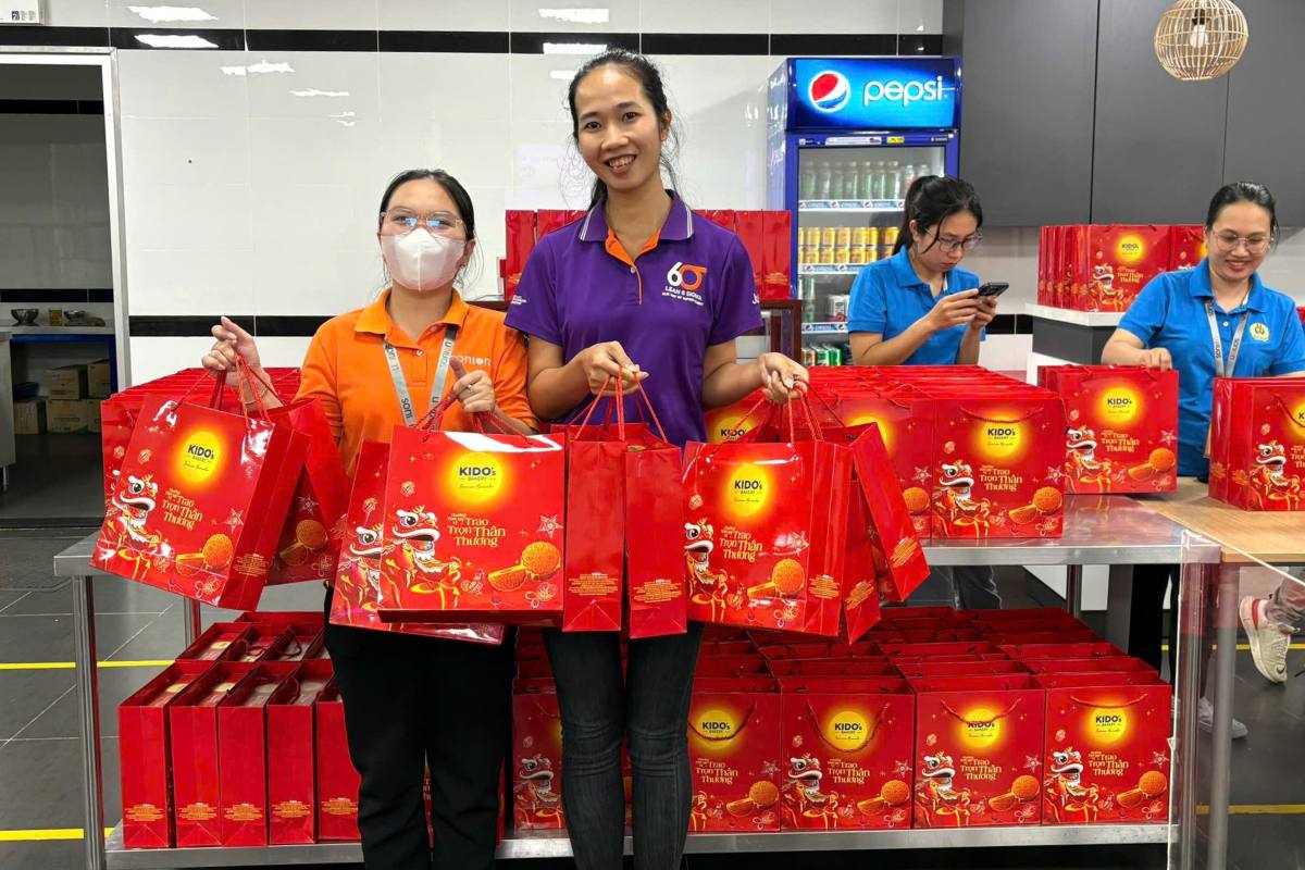 trung-thu-tang-qua-gi-cho-nhan-vien